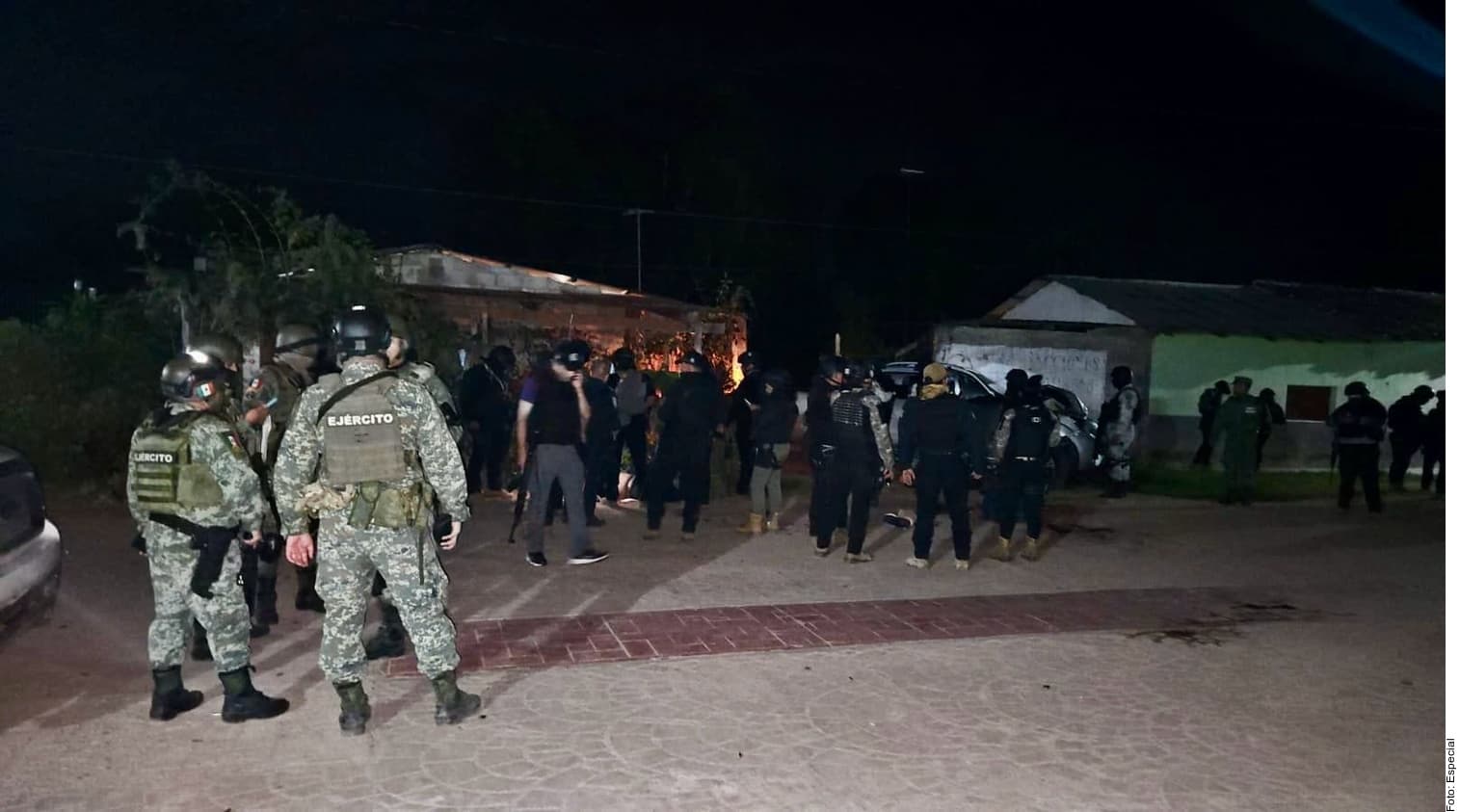 Mueren 3 en tiroteo que atrapó a Julión Álvarez