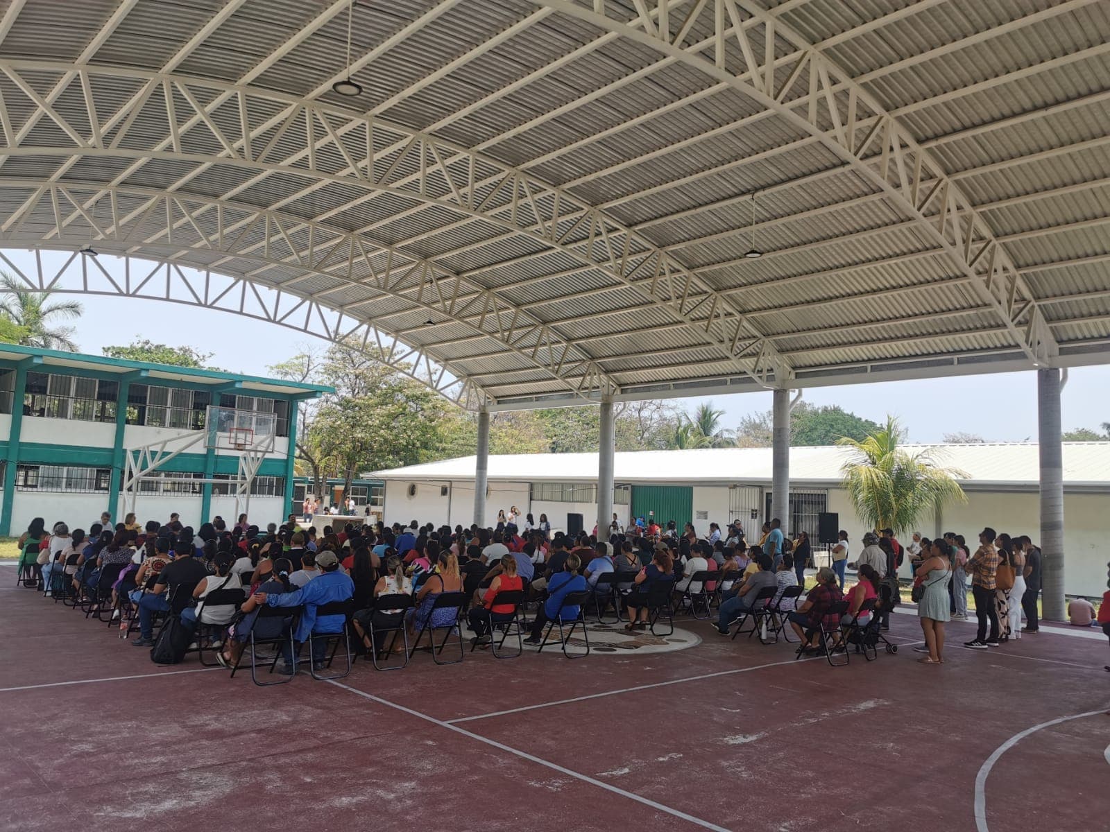 Dejan sin luz y sin clases a Conalep en Campeche