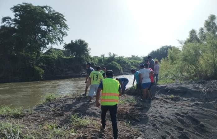 Caen gemelos de 4 años al río Cotaxtla