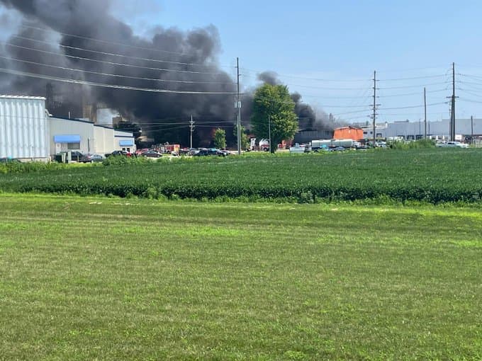 Explosión de fábrica mata a dos niñas y un adulto en Nebraska