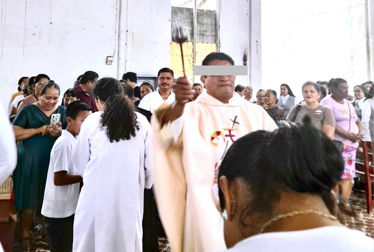 Aplazan audiencia de padre "Chilo", acusado de pederastia