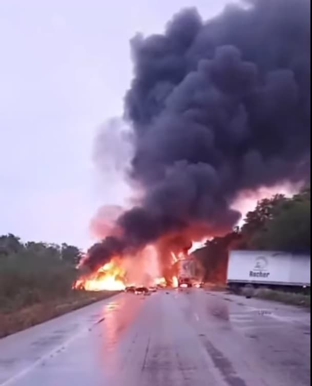Explota pipa en carretera federal Escárcega-Champotón