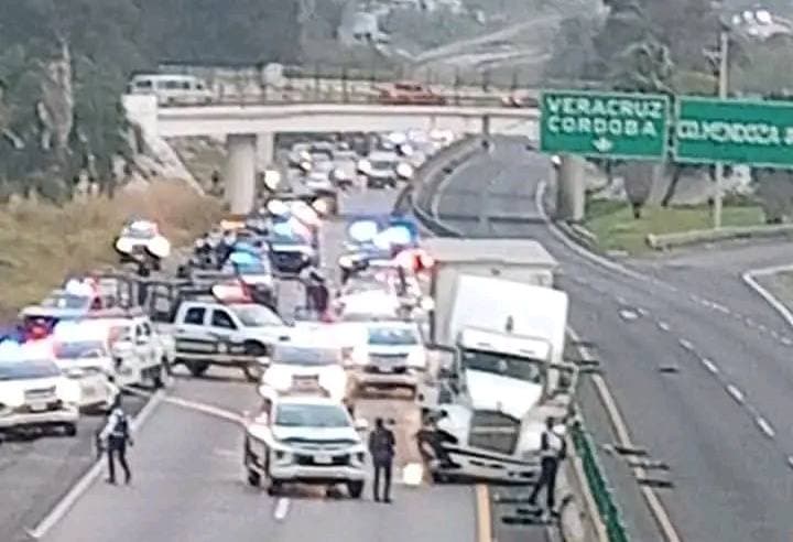 Persecución, balacera, pánico y terror en autopista Veracruz-Puebla