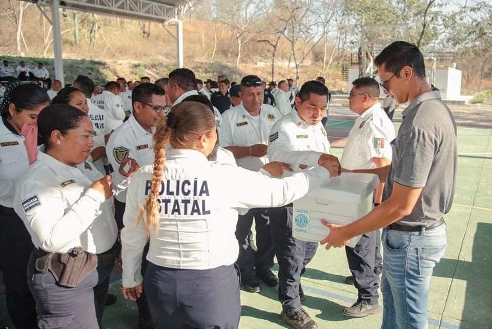 No claudicarán policías en su lucha 