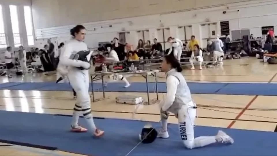 Atleta de esgrima rechaza competir contra mujer transgénero