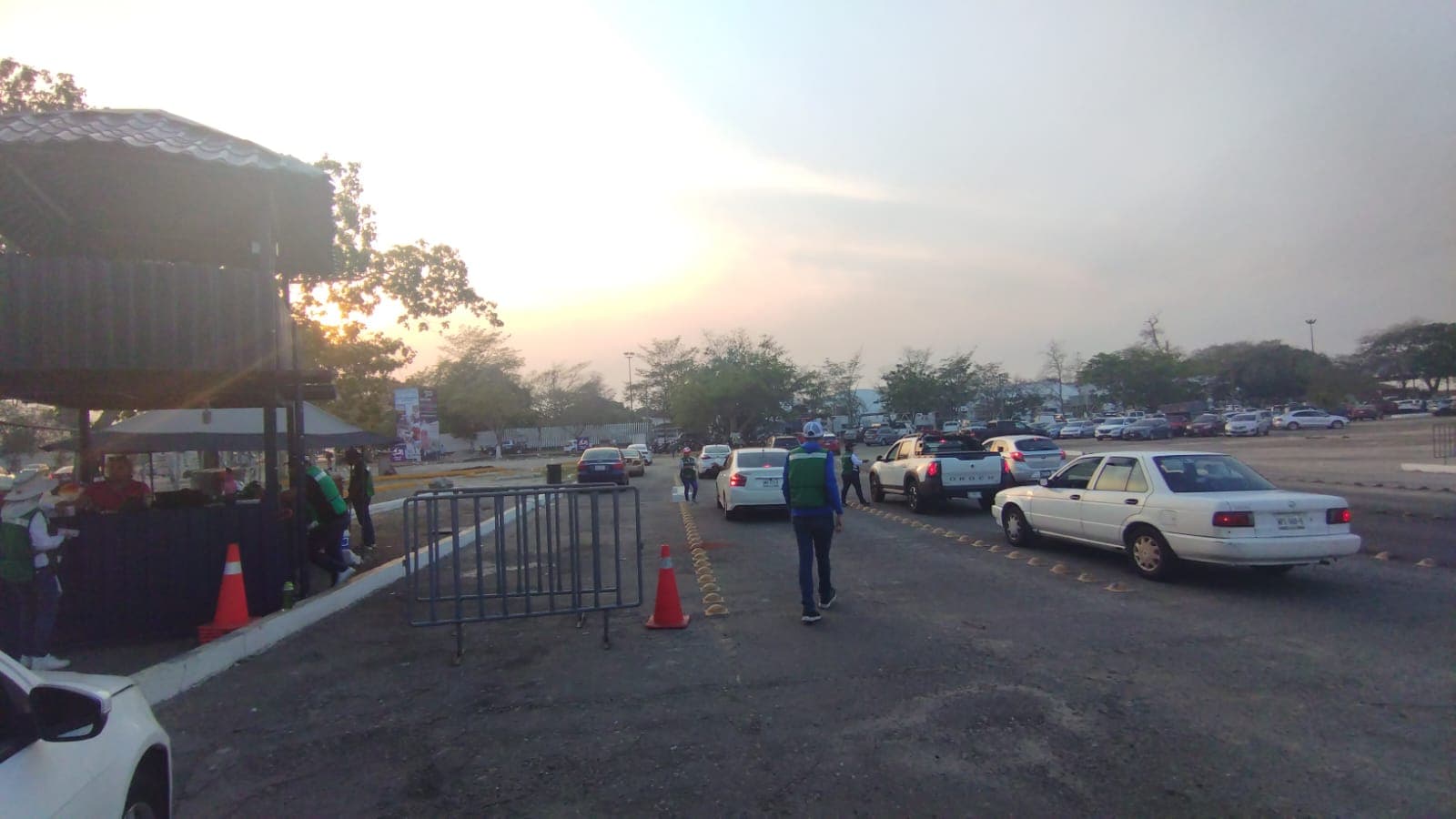 Cierran estacionamiento de la feria por fluidez de vehículos