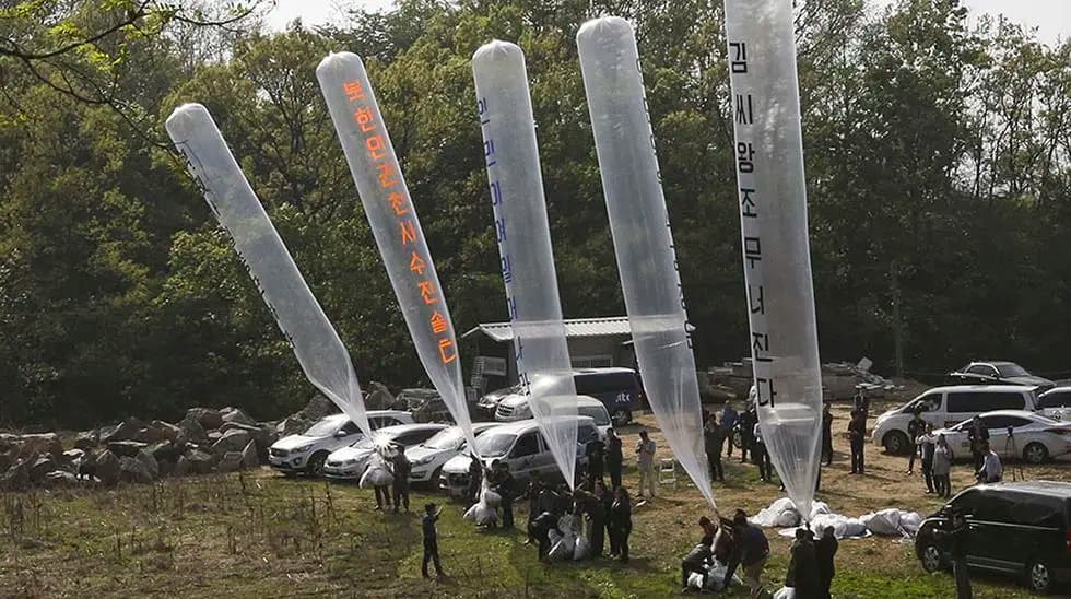Corea del Norte lanza globos con basura a Corea del Sur