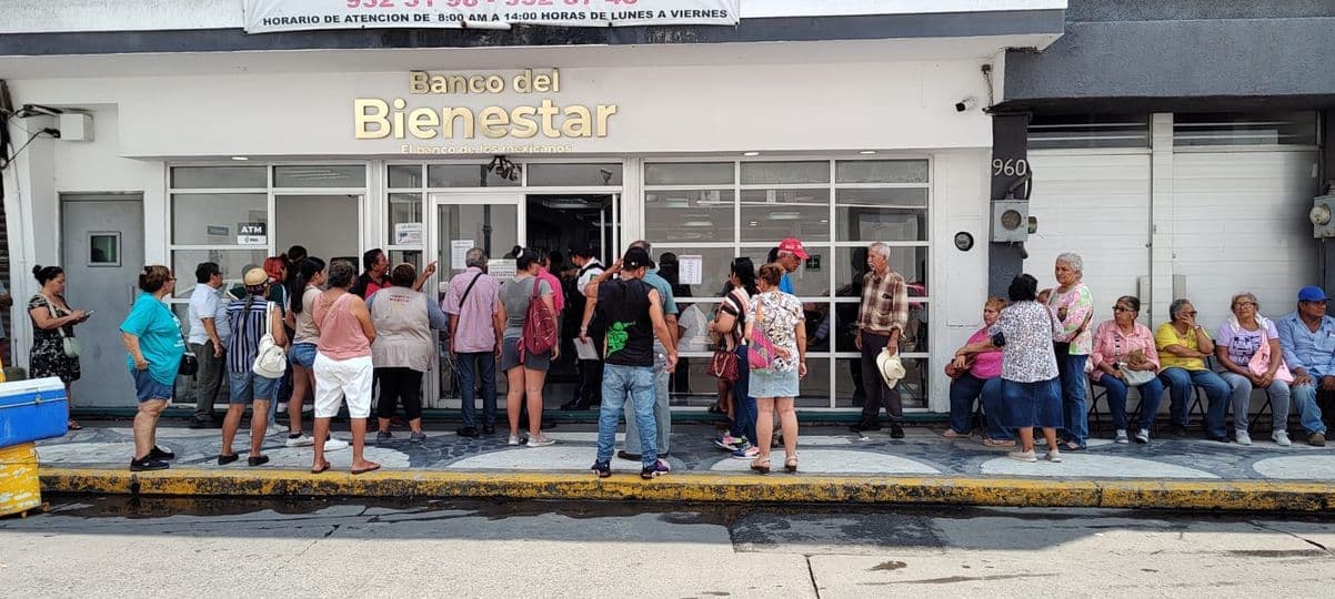 Estudiantes sin cobrar sus becas Benito Juárez en Veracruz 