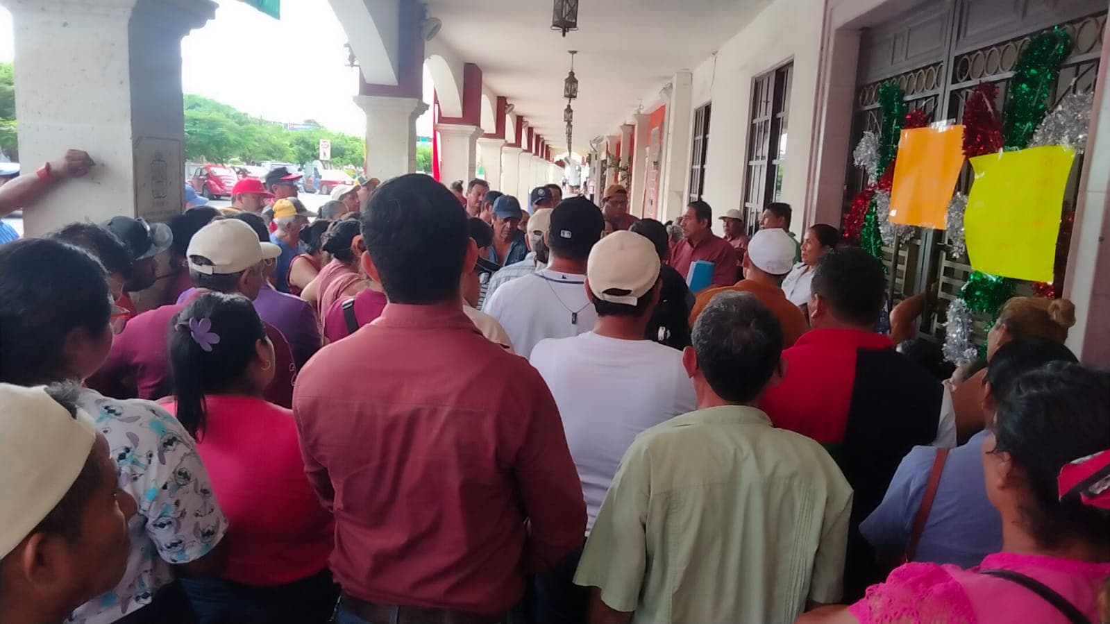 Siguen en paro burócratas de J. de Méndez 