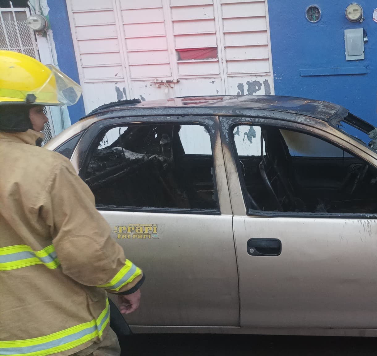 Incendian cuatro vehículos en Tabasco 