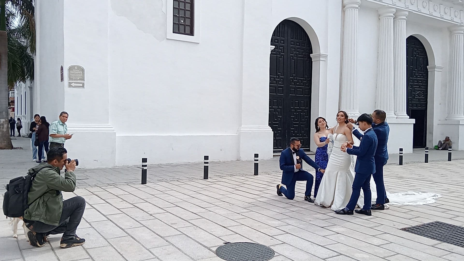 "Novia" acapara atención de turistas y locales 