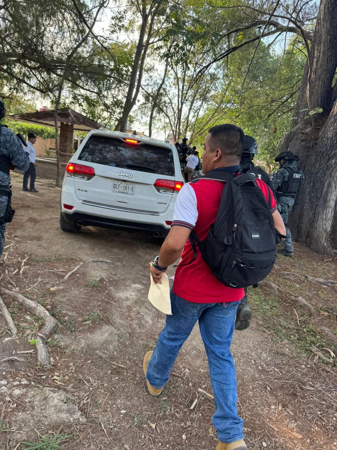 Fiscal de Chiapas ignora a joven que busca a su hermano