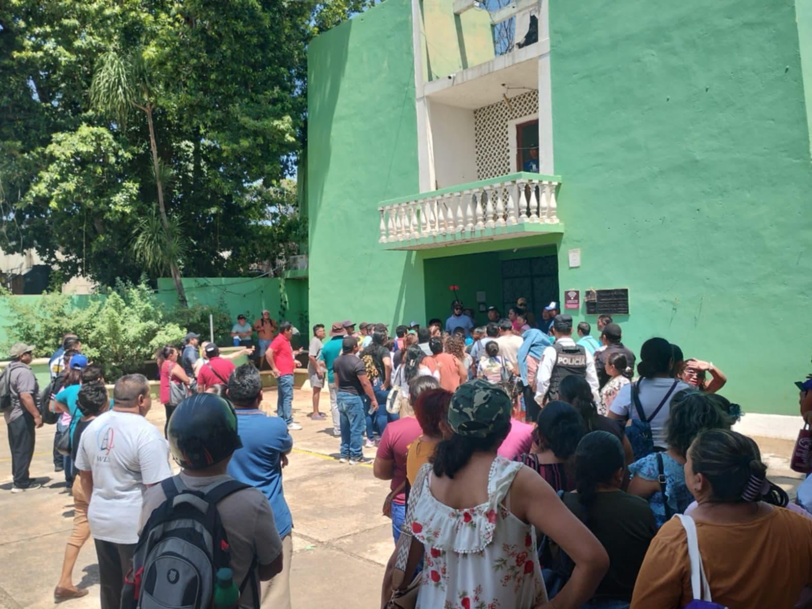 Marchan y protestan en ayuntamiento de Hecelchakán