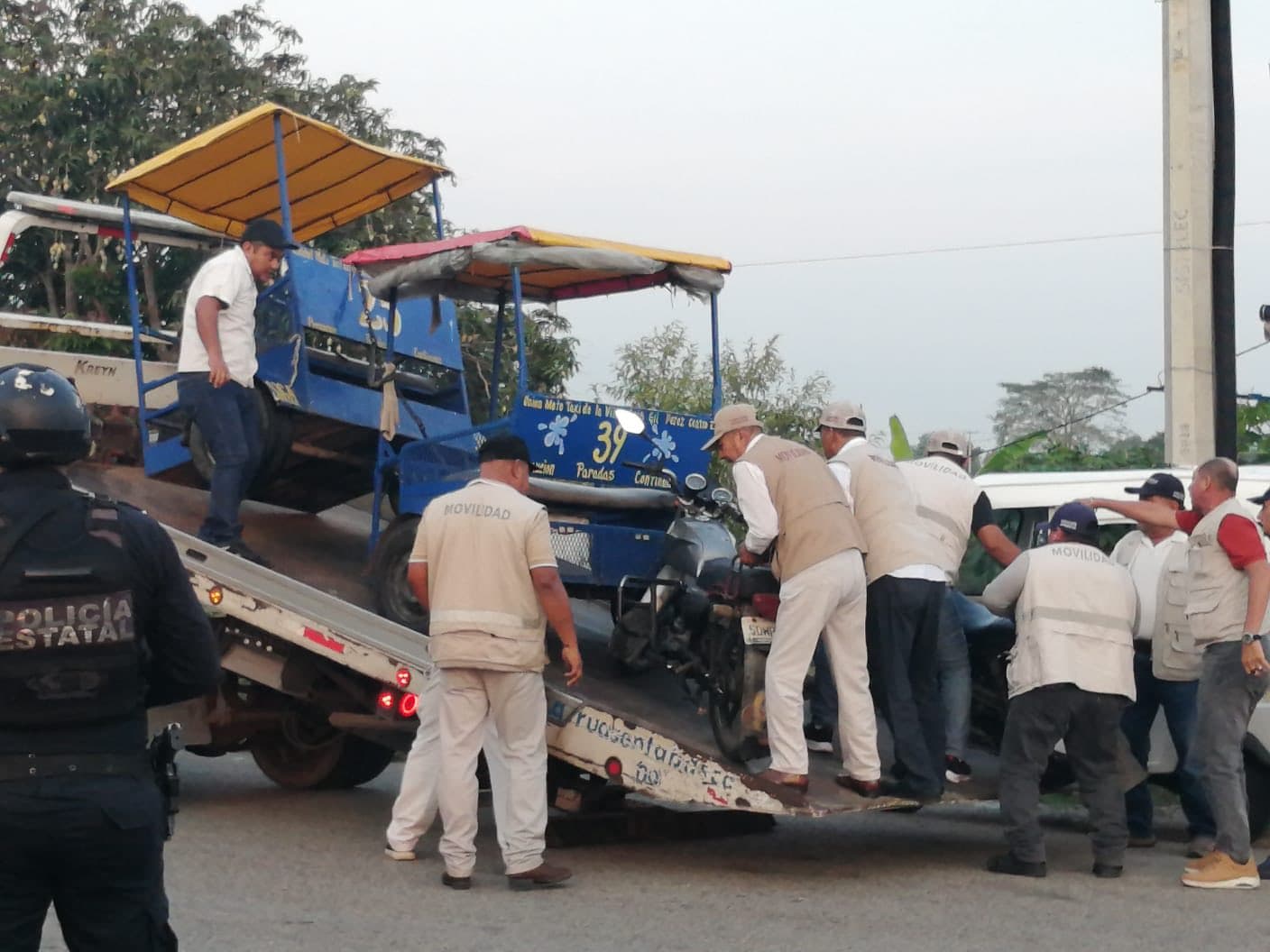 Aseguran 8 pochimoviles irregulares en la Villa Luis Gil Pérez 
