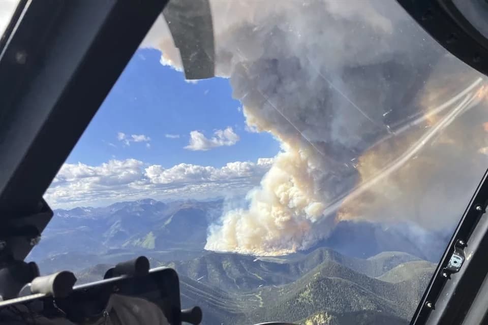 Avanzan incendios en Canadá; humo llega a EU y Europa