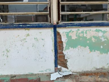 ImagenCae escuela primaria a pedazos
