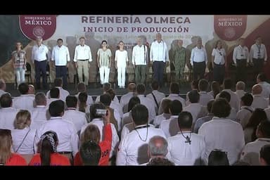 ImagenReparten en refinería aplausos y abucheos