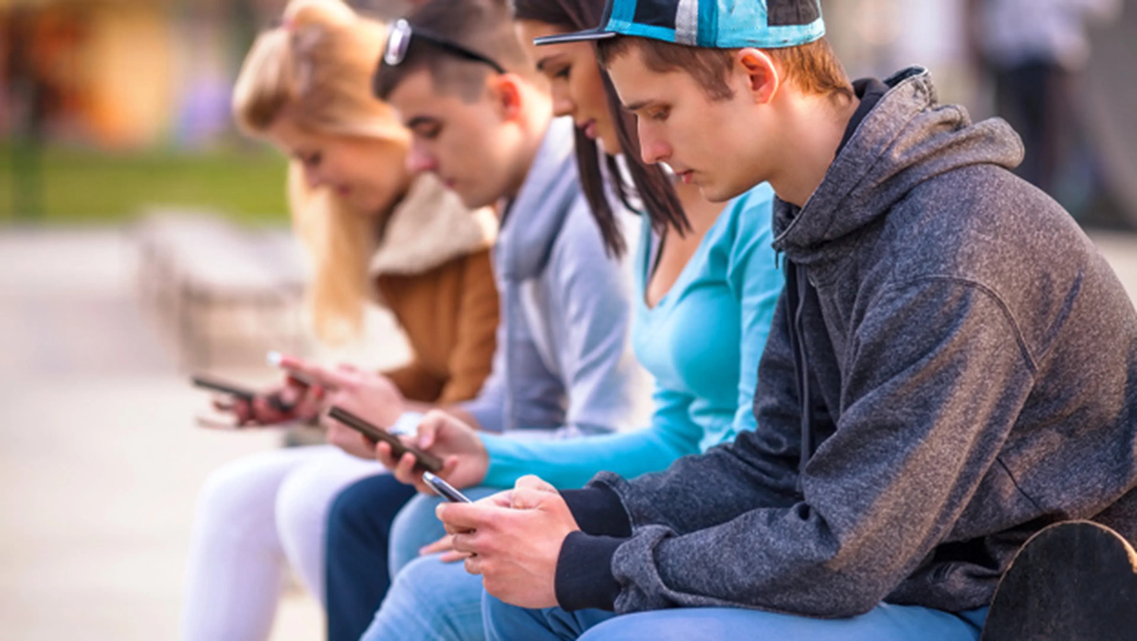 Aumenta cáncer en millennials y Generación X 