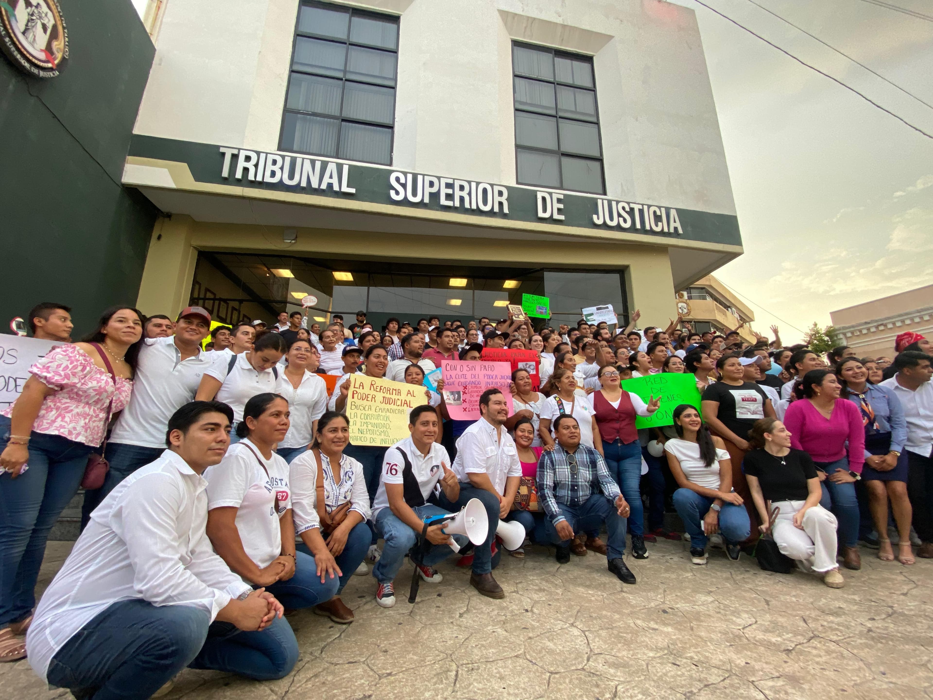 Jóvenes universitarios abogan por reforma al poder judicial