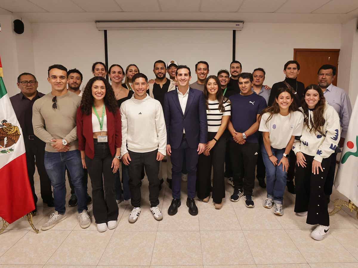 Rommel Pacheco promete pago de becas sin condiciones