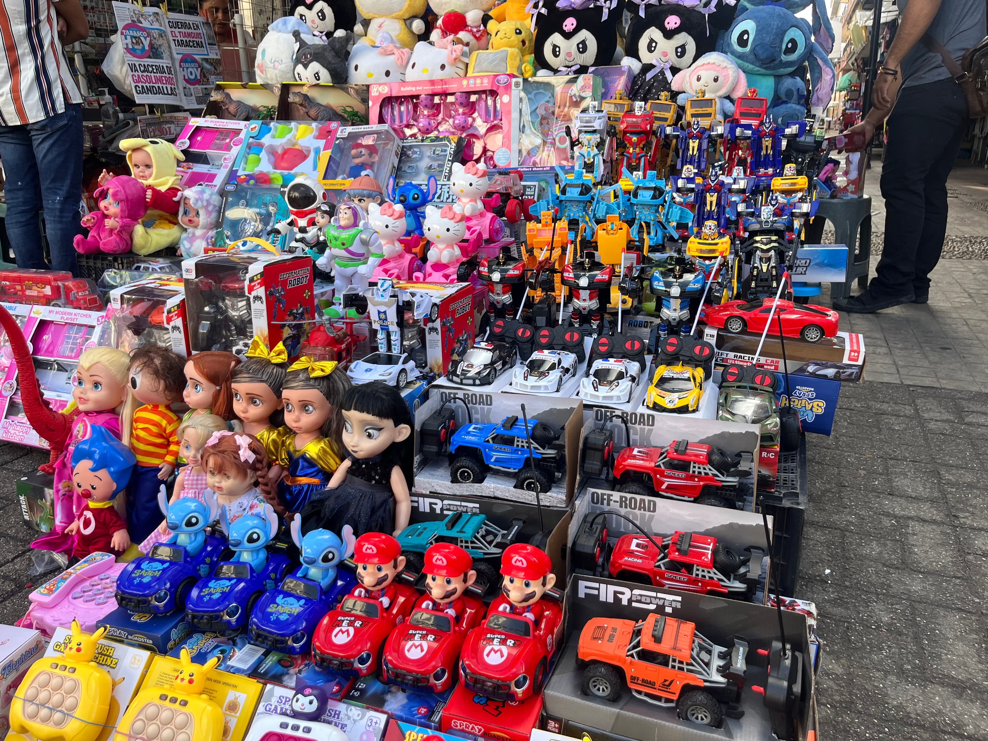 Van "Reyes" por juguetes clonados