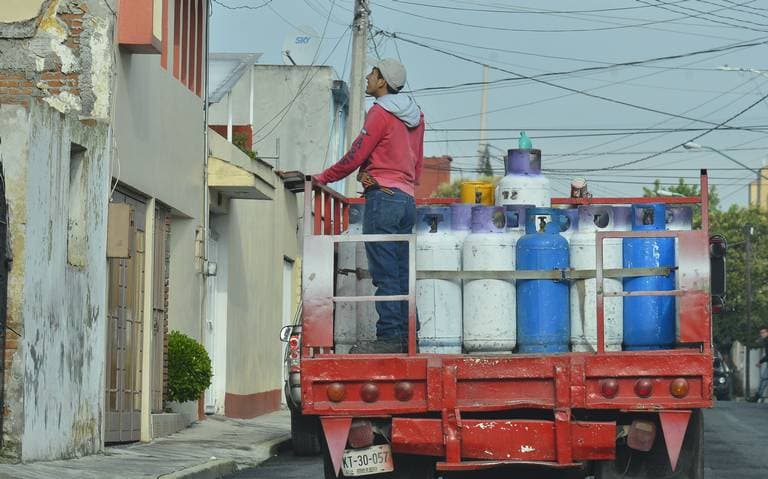 Denuncian venta de gas huachicol en Mezcalapa