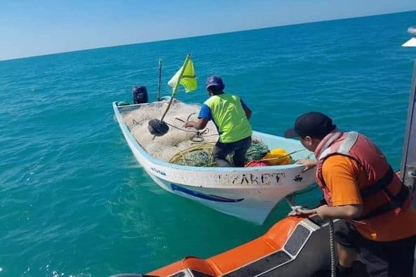 Rescatan a pescadores en costas de Carmen