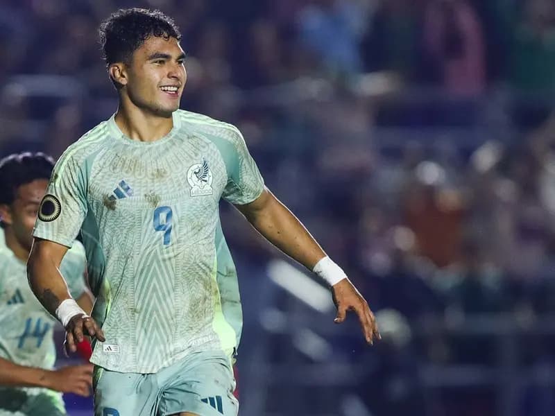 Stephano Carrillo, sustituto “perfecto” de Santi Gimenez en Feyenoord