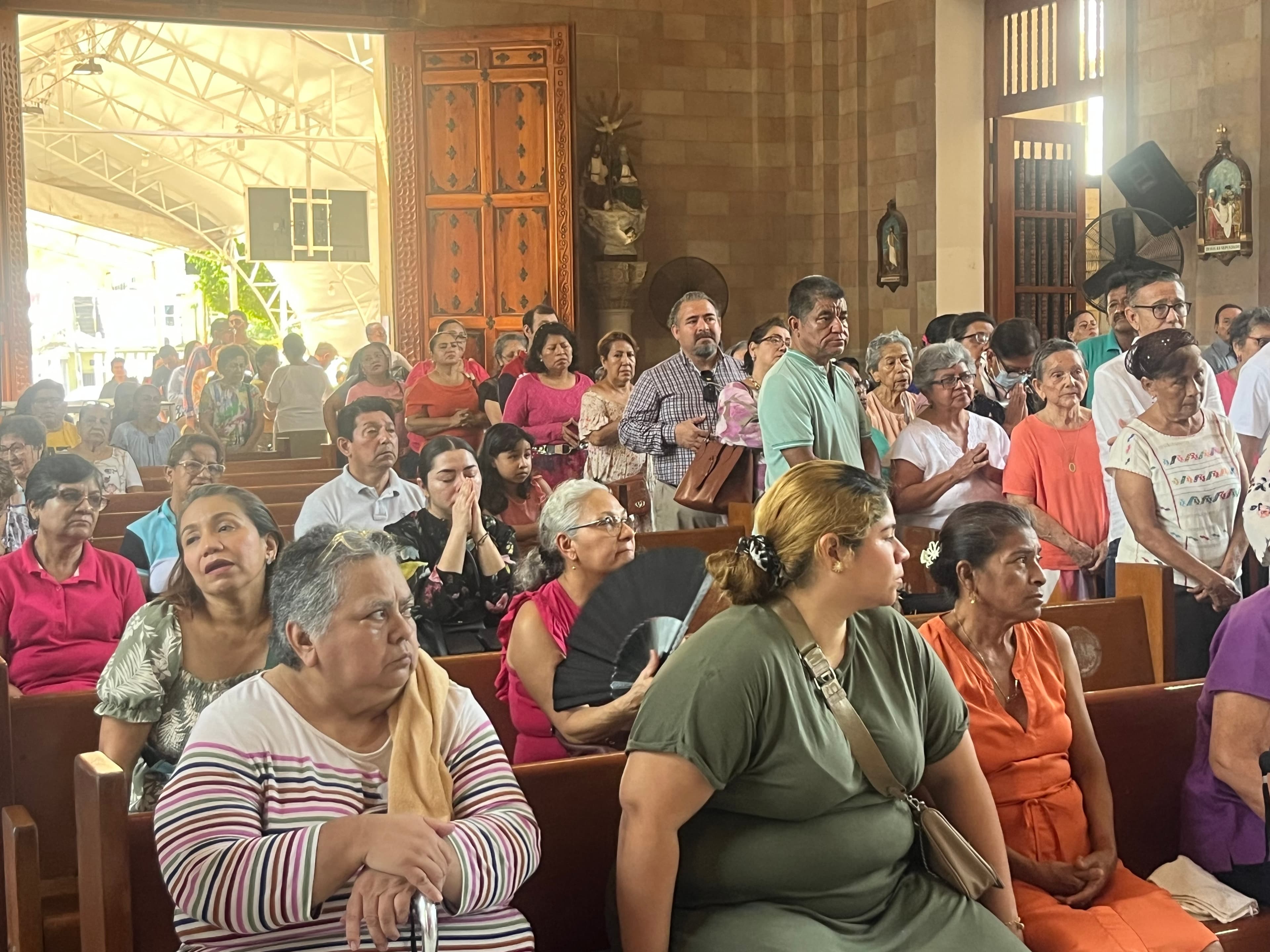 De la ceniza a la redención; miles renuevan fe en Dios