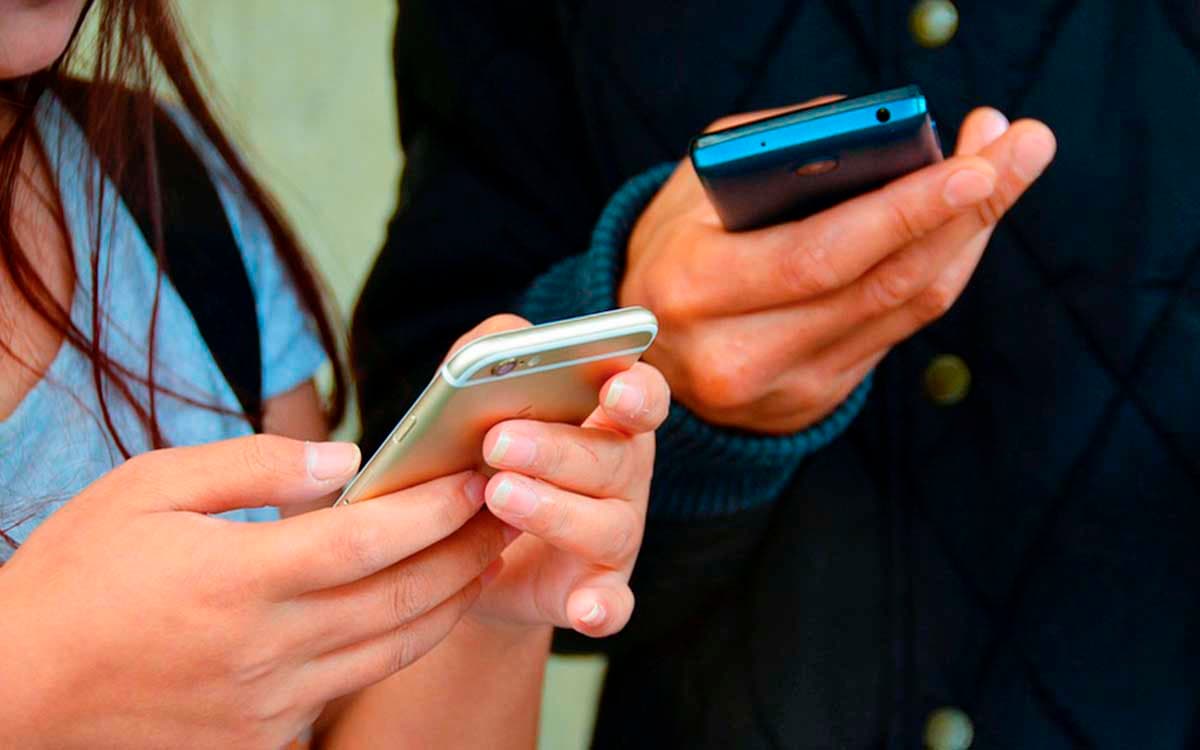 Reducir uso de celular mejora salud mental, según estudio