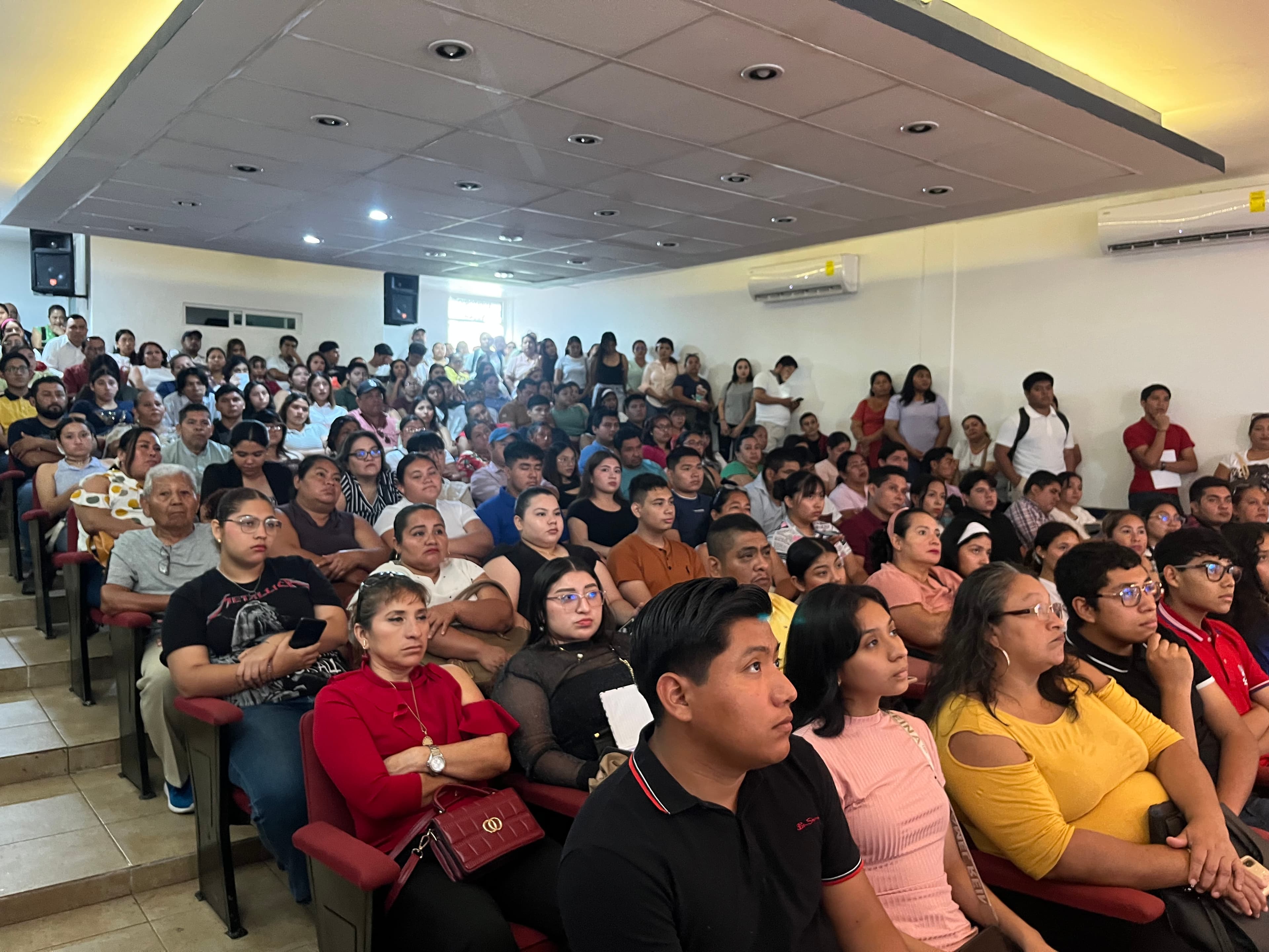 Busca la Normal atraer a futuros docentes