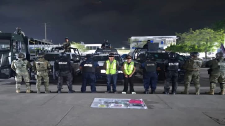Detienen a 2 en Comalcalco con drogas y "narcocartulinas"