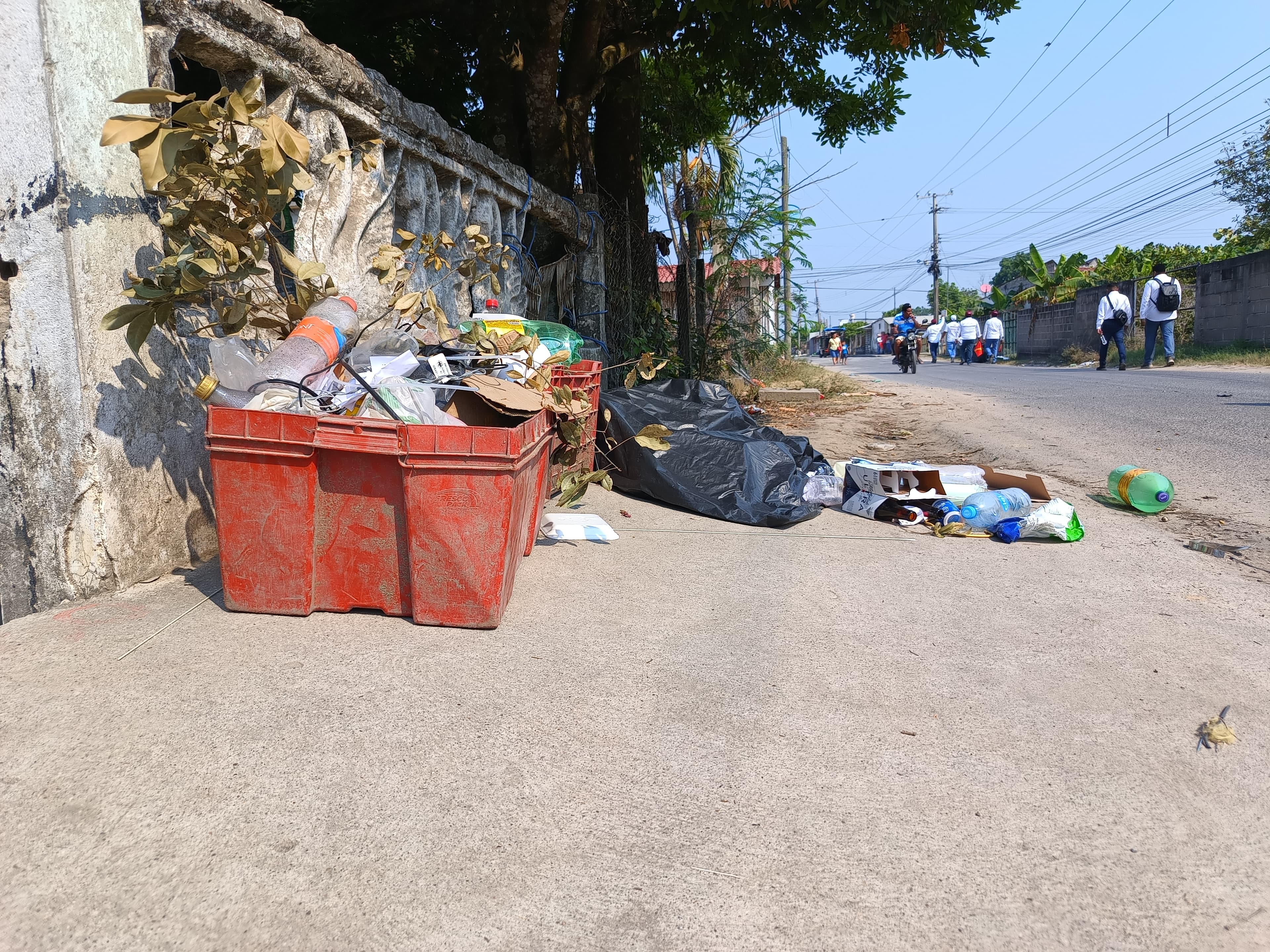 Inundada Villa Jalupa de basura