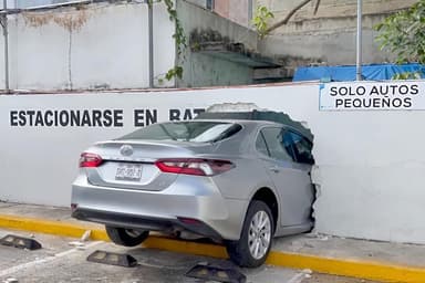 ImagenAdulto mayor atraviesa pared de clínica en Campeche 