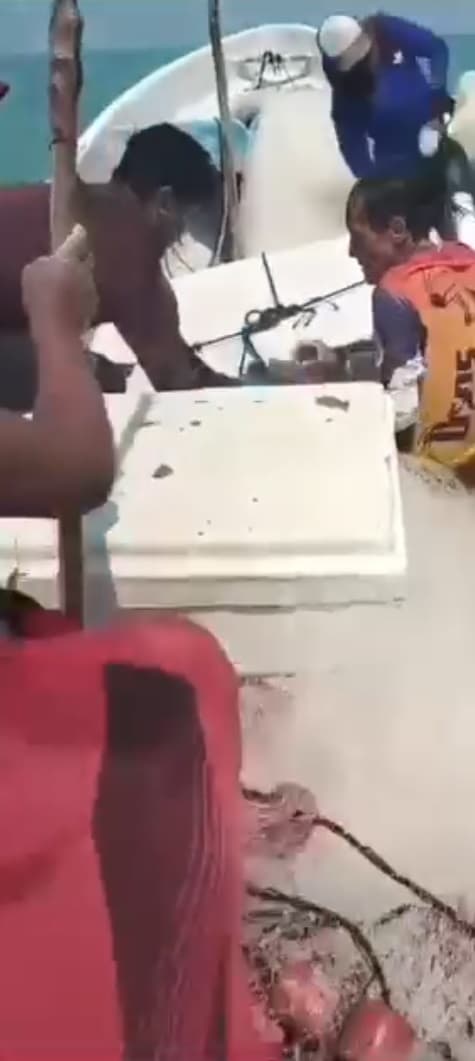 Rescatan a dos pescadores en Campeche