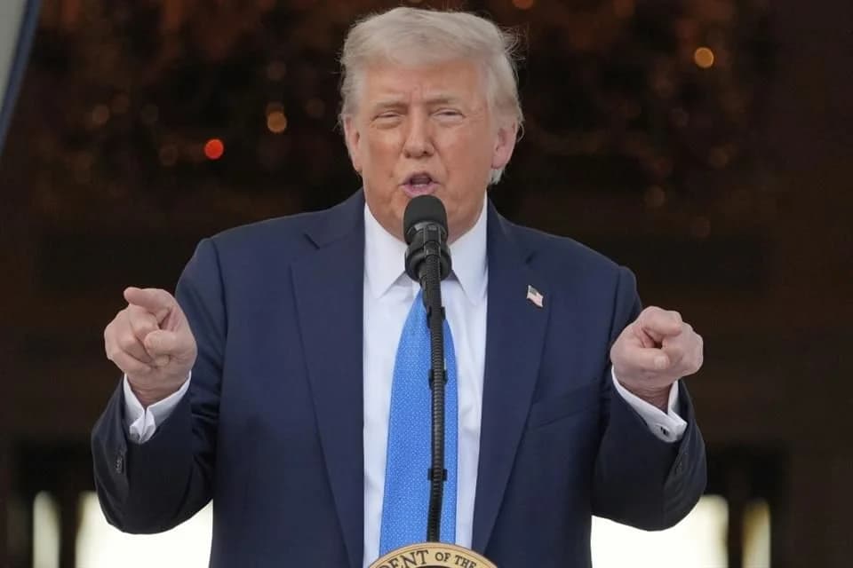Prohíbe Trump entrada de extranjeros en Harvard