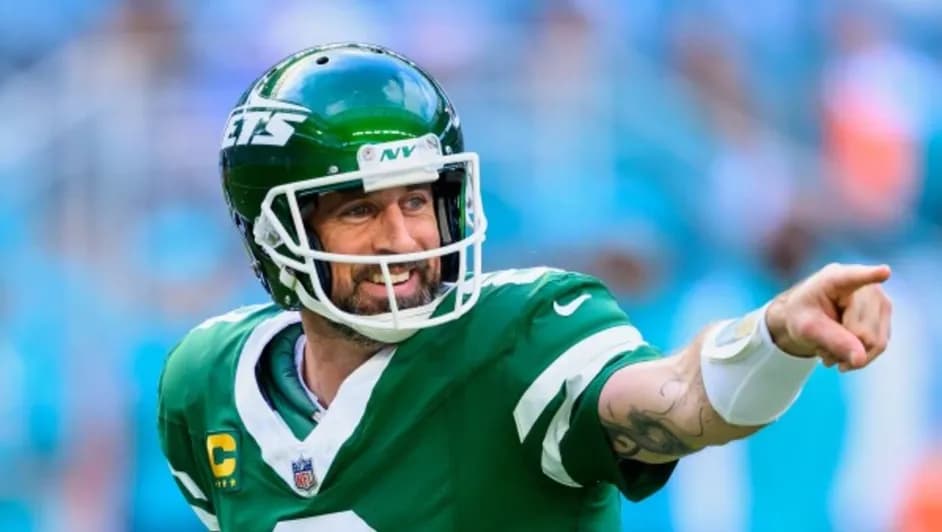 Aaron Rodgers firma con los Pittsburgh Steelers