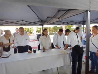 ImagenEscucha May quejas sobre luz y agua en Dos Montes