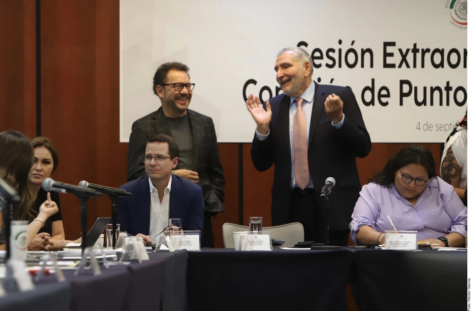 Calcula Adán mayoría... con 85 senadores 