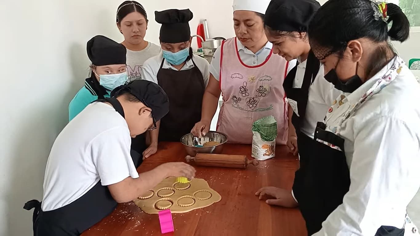 Sin horno industrial, hacen panes niños indígenas 