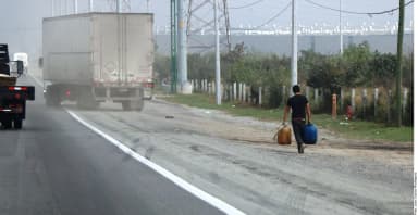 ImagenVenden huachicol cada 100 metros 