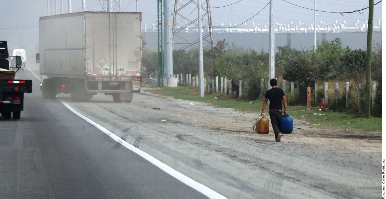 Venden huachicol cada 100 metros 