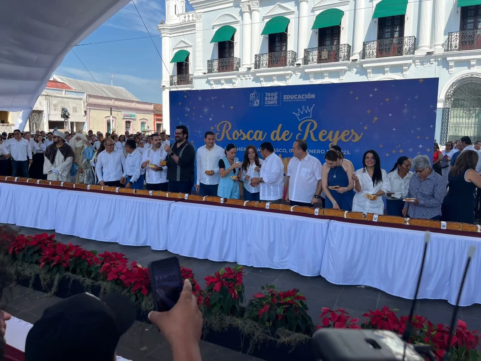Parten mega rosca de 46 metros en Plaza de Armas