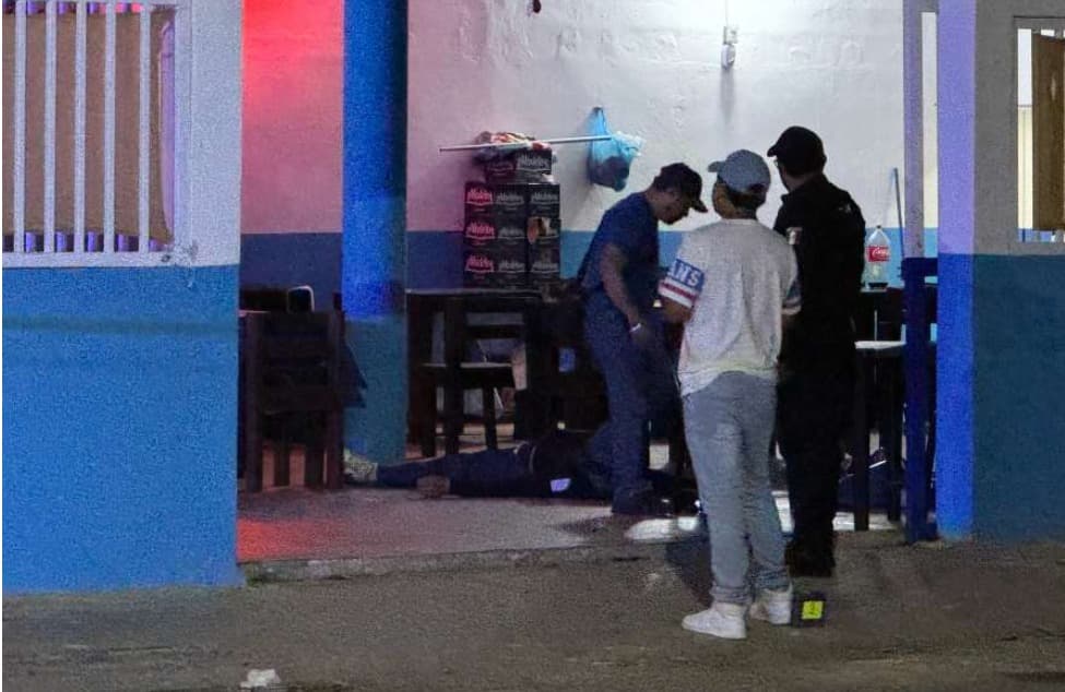 Balacera en centro botanero de Cancún 