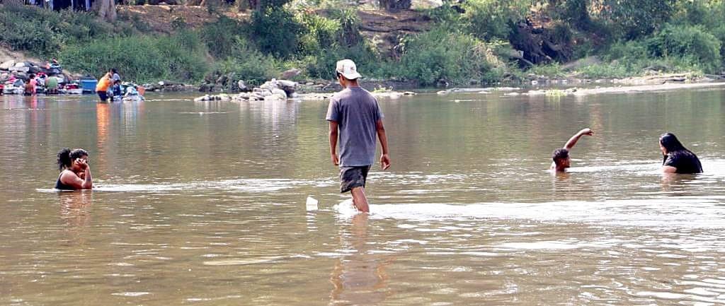Sequía del río Suchiate dispara migrantes y mercancías