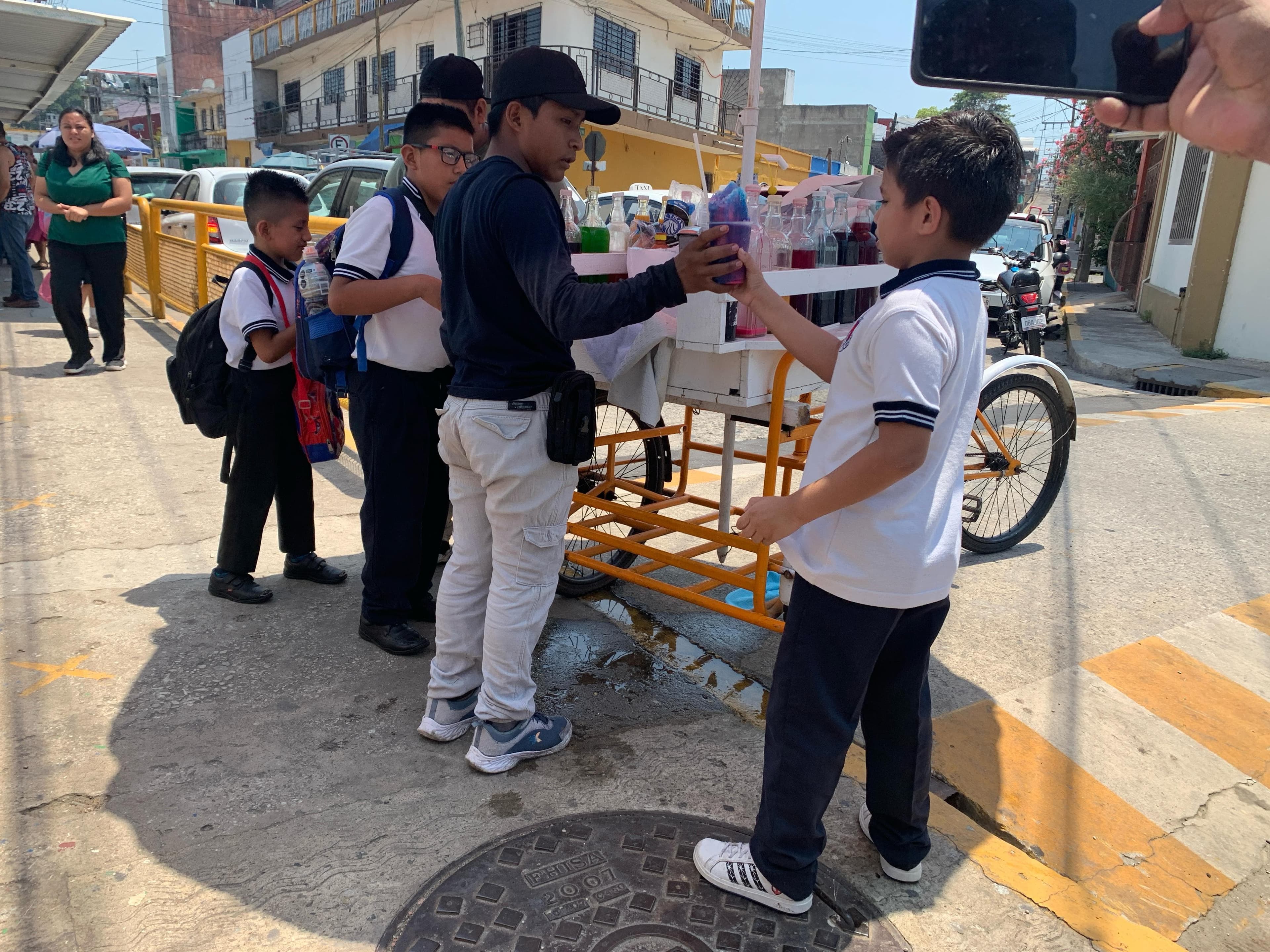 No corresponde a SETAB regular venta de comida afuera de escuelas 