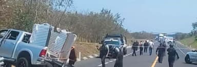 ImagenLocalizan cuerpo de funcionario desaparecido tras enfrentamiento en carretera de Veracruz