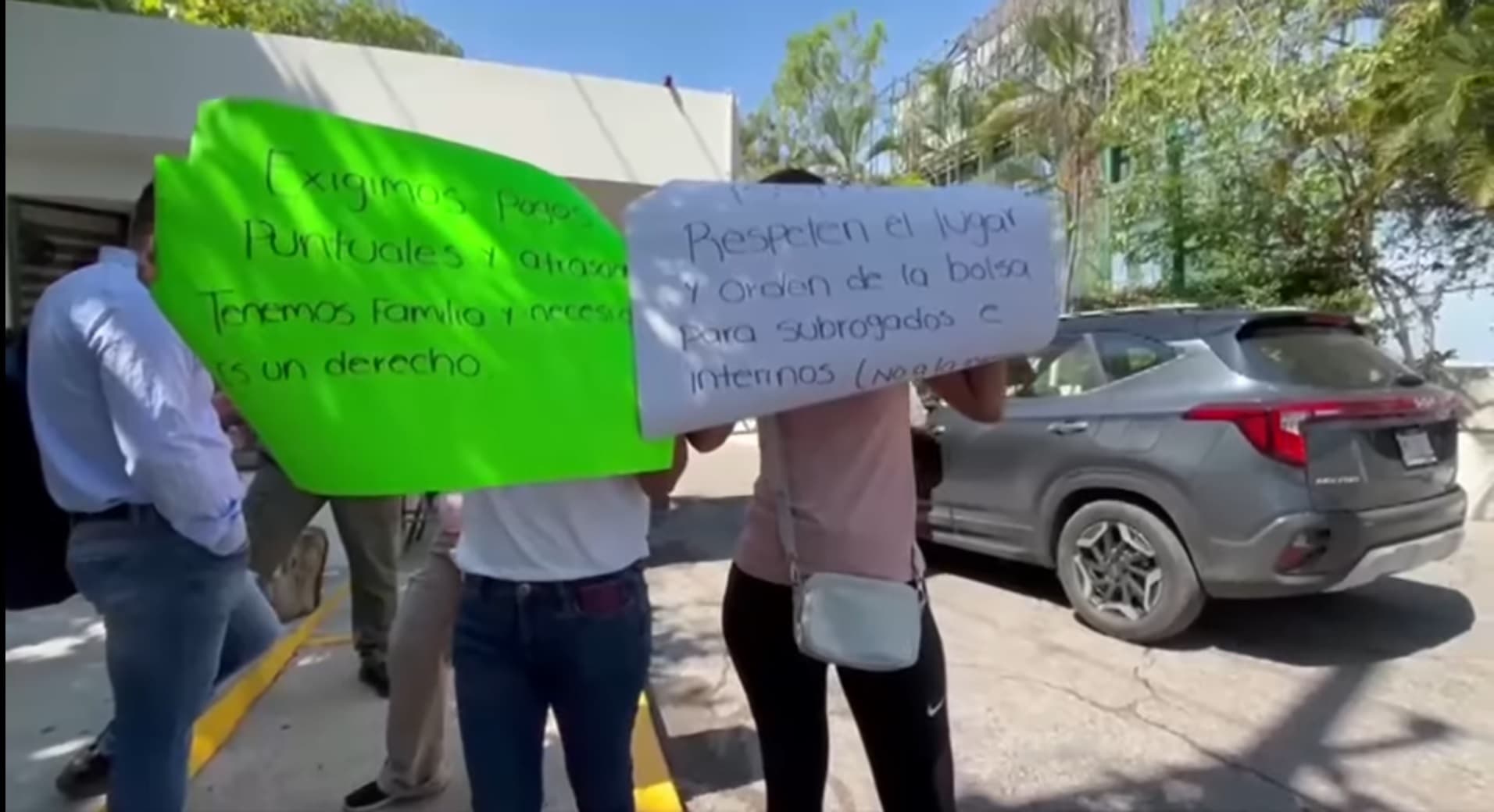 Trabajadores de ISSTECH exigen pagos retrasados 