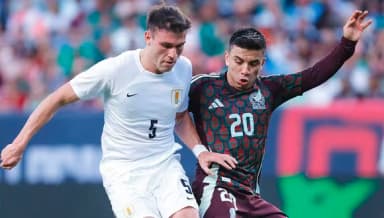ImagenUruguay golea a la selección mexicana 