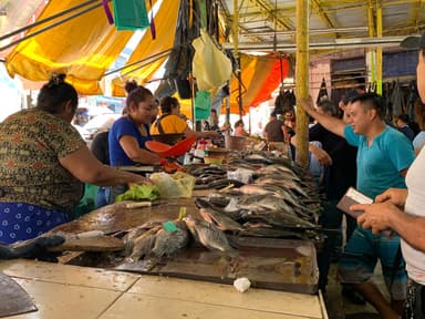 ImagenPreparan ofertas en mercados públicos por Día del Padre
